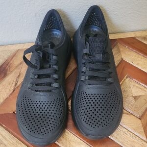 CROCS Men's Black Perforated Sneakers Size M7